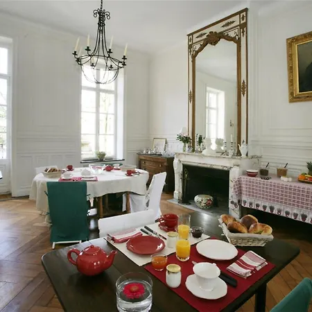 Le Chateau De Philiomel Bed & Breakfast