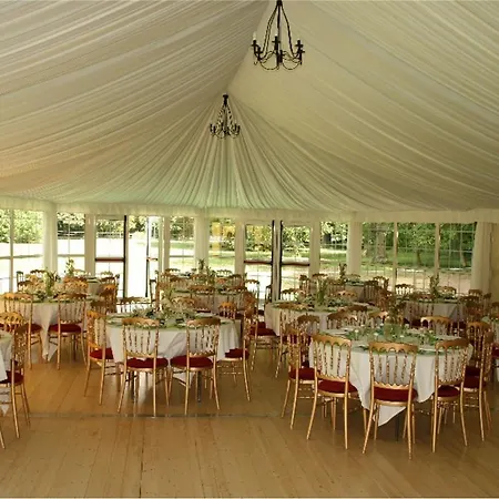 Le Chateau De Philiomel ベッド・アンド・ブレックファスト 3*