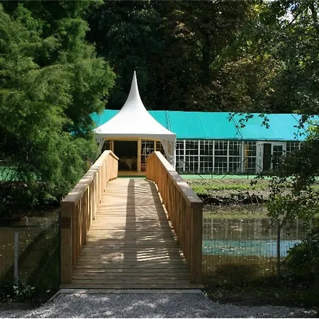 ベッド・アンド・ブレックファスト Le Chateau De Philiomel 3*