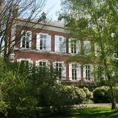 Le Chateau De Philiomel Bed & Breakfast 3*