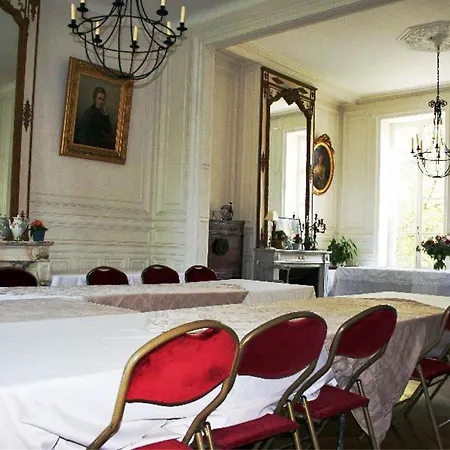 Le Chateau De Philiomel Bed & Breakfast Lillers